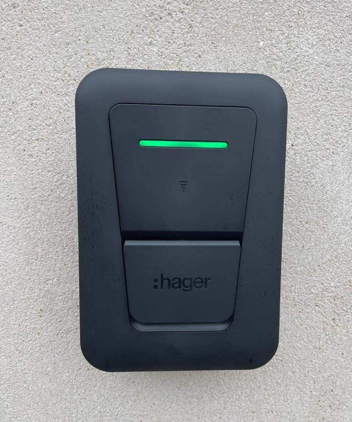 Borne de recharge rapide et sécurisée Hontfleur